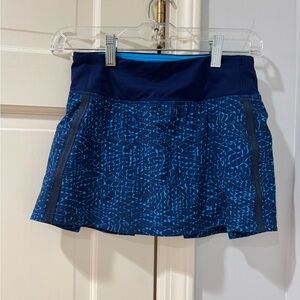 Lululemon 2R navy blue two tone tennis skirt, pleats, inner pocket, inner shorts